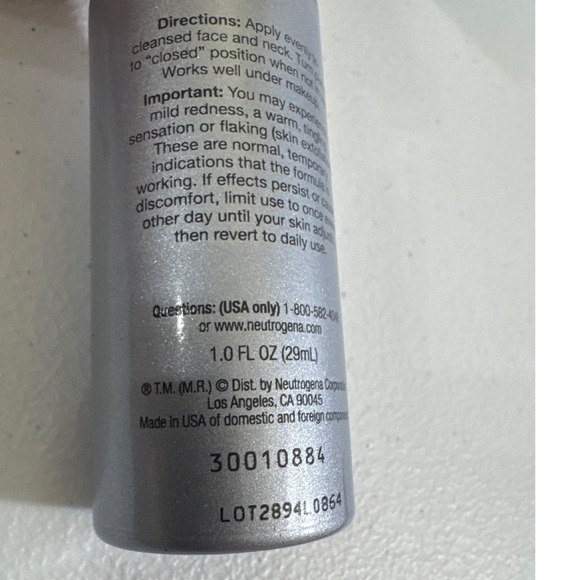 Neutrogena Rapid Wrinkle Repair Night Moisturizer Accelerated Retinol SA 1 FL OZ - Picture 4 of 5